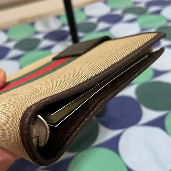 Gucci Sherry Line Agenda/Passport Holder - Picture 6 of 14